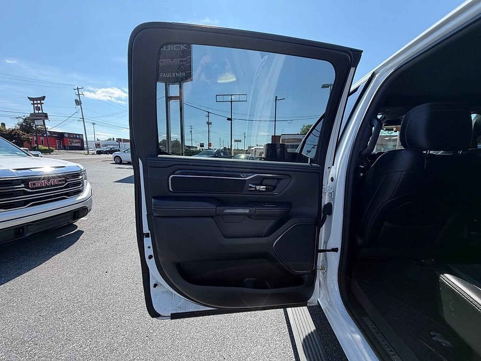 2022 RAM 1500 Laramie Crew Cab 4x4 5'7" Box