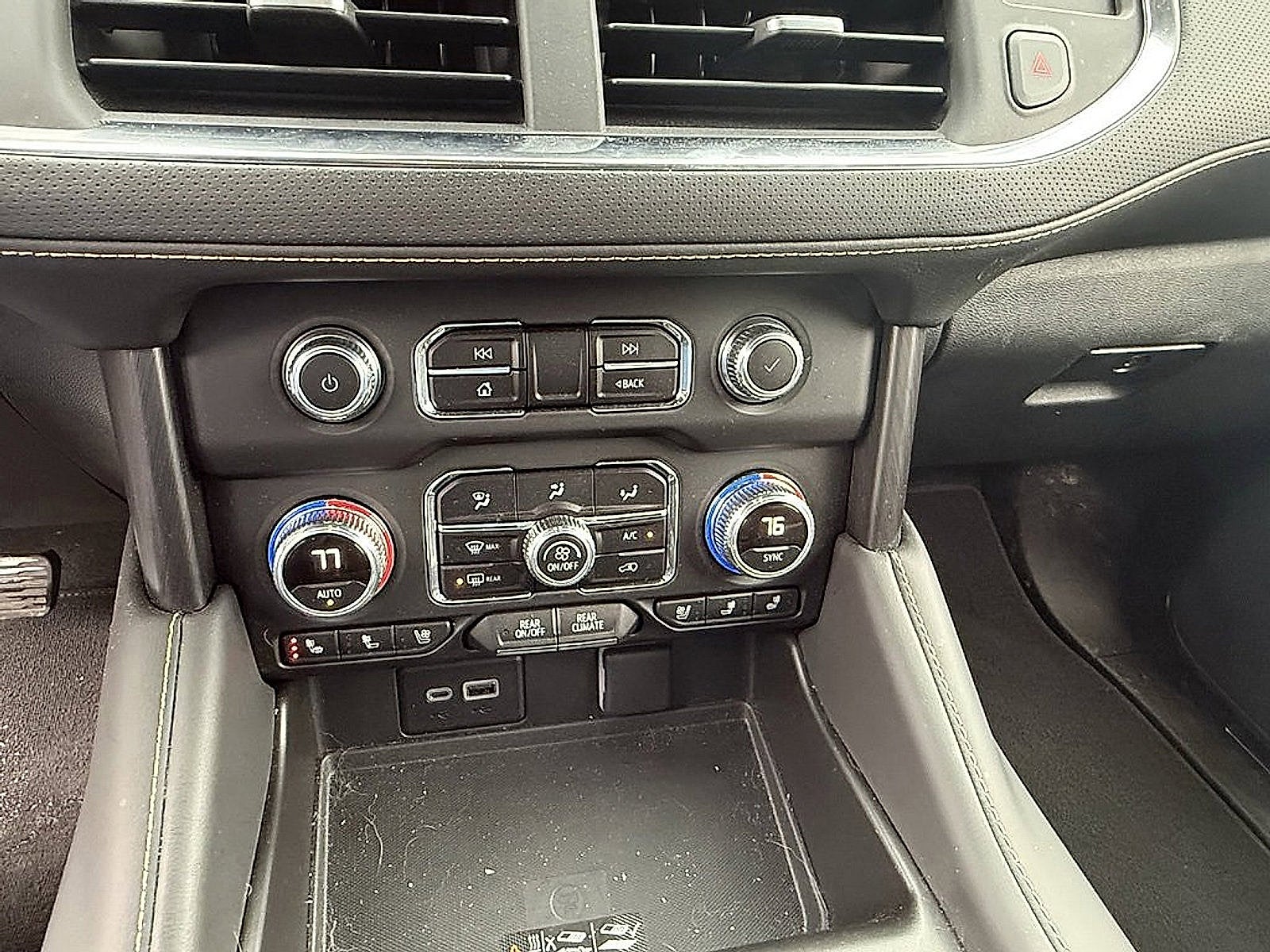 2023 GMC Yukon XL AT4