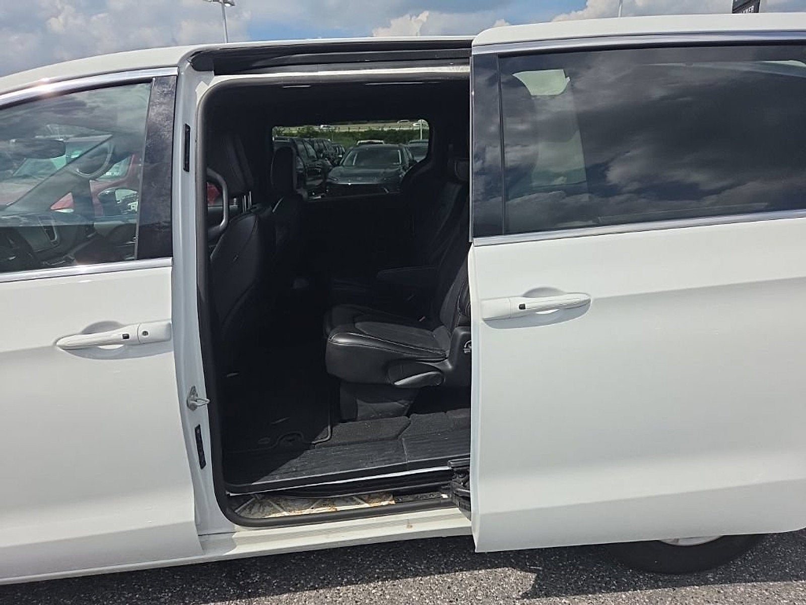2025 Chrysler Pacifica Select