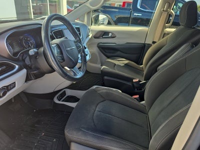 2020 Chrysler Voyager LX