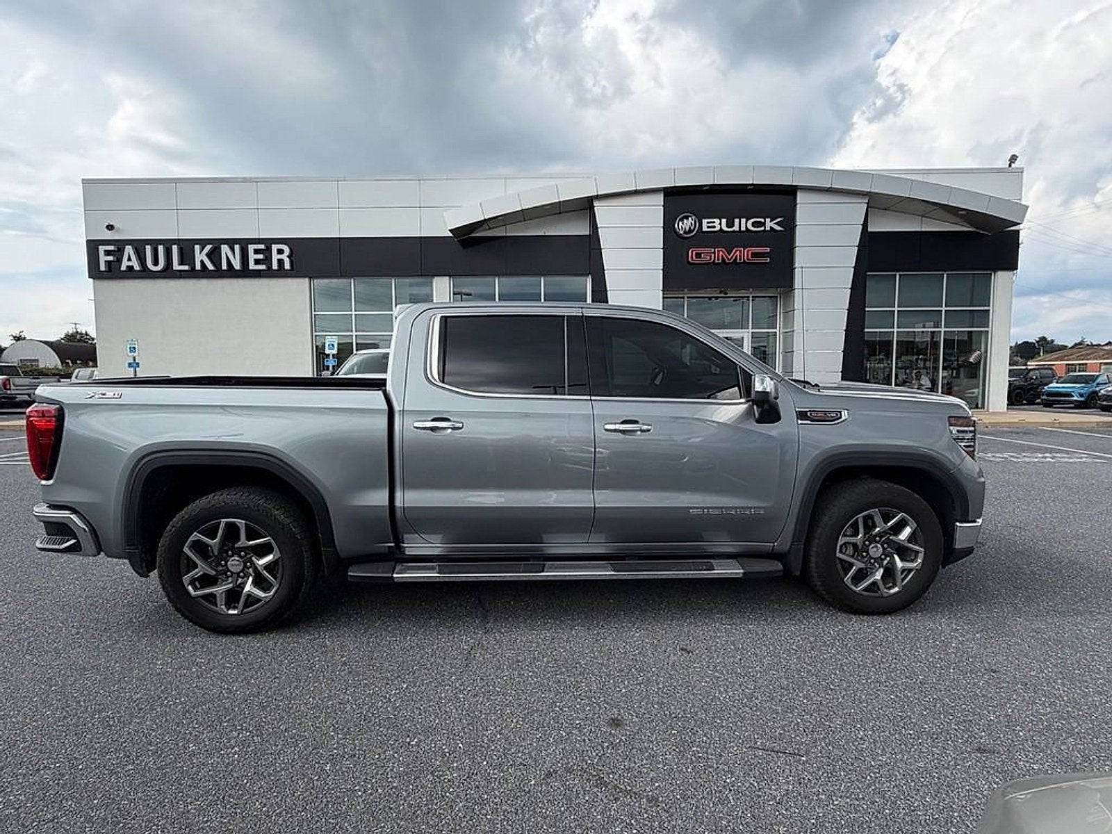 2024 GMC Sierra 1500 SLT