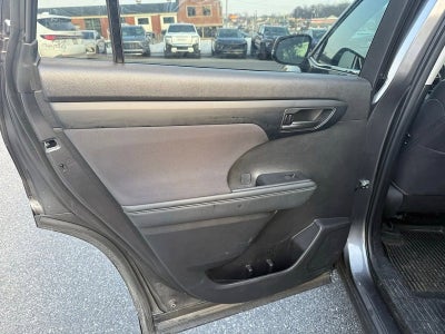 2022 Toyota Highlander L