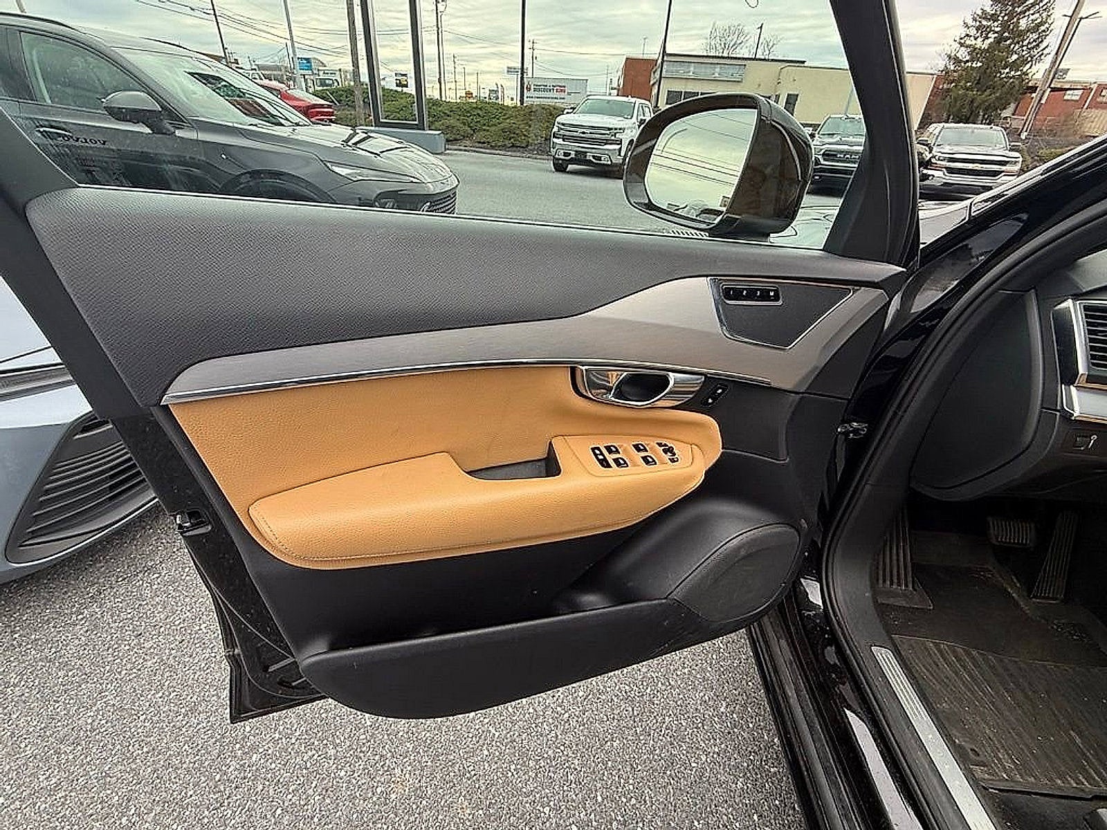 2017 Volvo XC90 Momentum