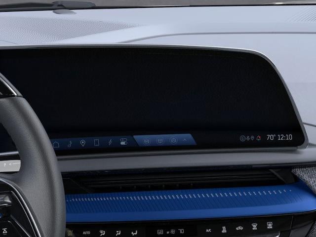 2026 Cadillac OPTIQ 4dr Luxury