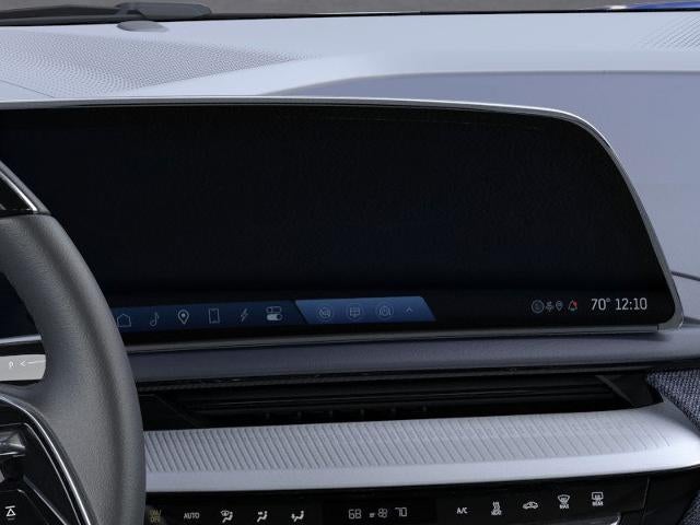 2026 Cadillac OPTIQ 4dr Premium Luxury