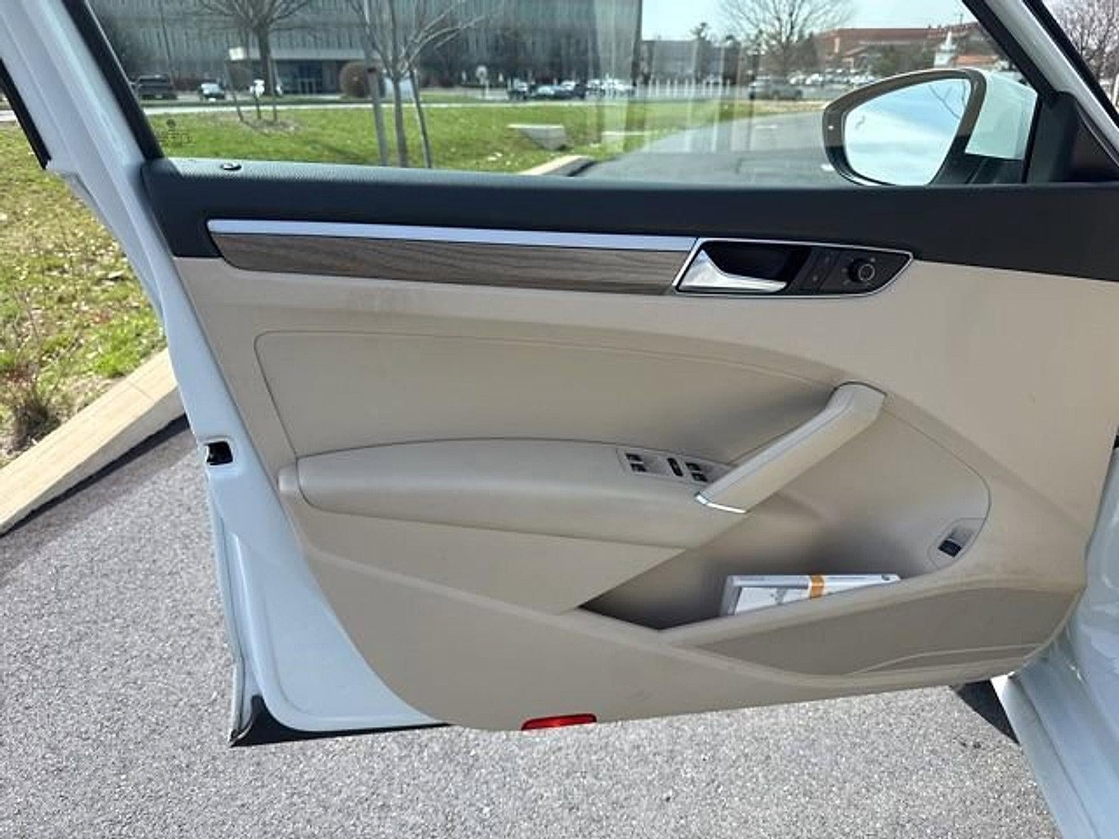 2017 Volkswagen Passat 1.8T SEL Premium Auto