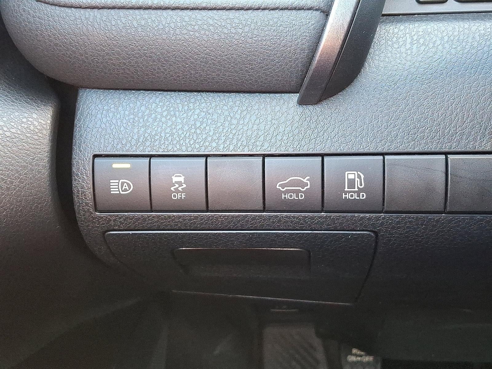 2022 Toyota Camry SE Auto (SE)