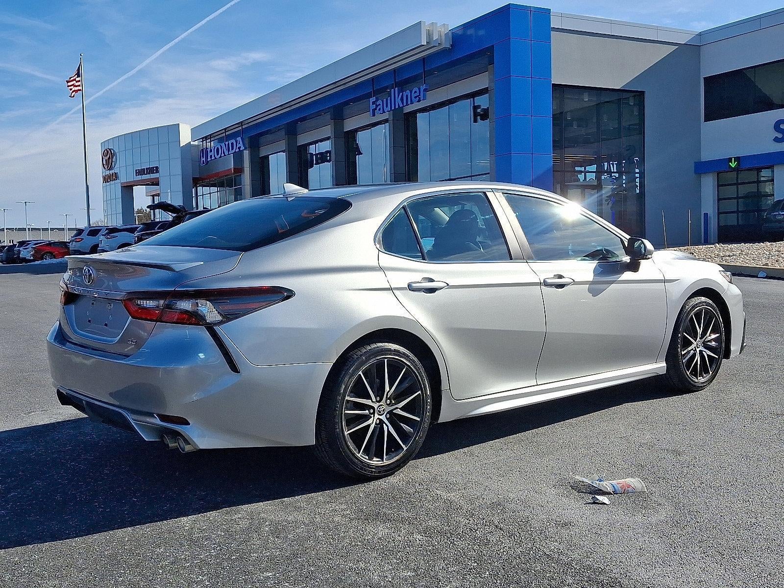 2022 Toyota Camry SE Auto (SE)