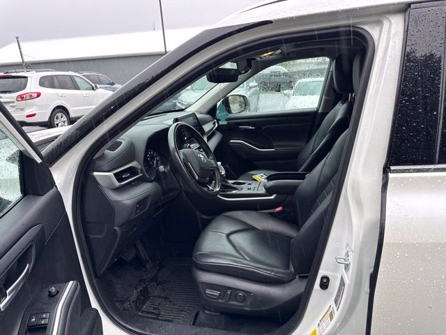 2021 Toyota Highlander XLE **LOW MILES
