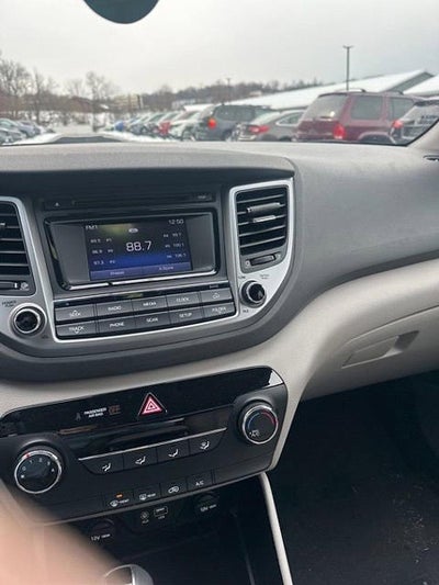 2016 Hyundai TUCSON AWD 4dr SE