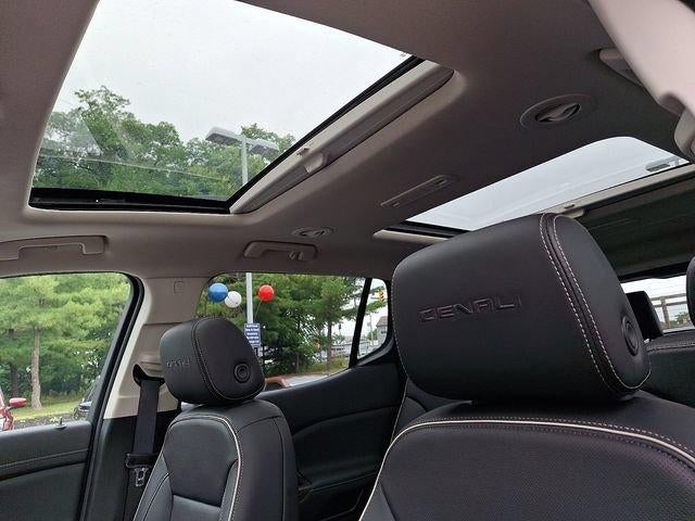 2023 GMC Acadia AWD Denali