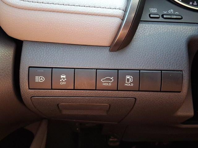 2022 Toyota Camry LE Auto (SE)