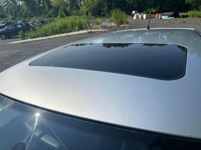 2004 Volkswagen R32 2dr HB 6-spd Manual
