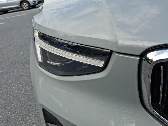 2025 Volvo XC40 B5 AWD Plus Bright Theme