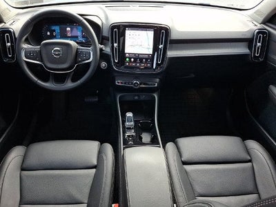 2025 Volvo XC40 B5 AWD Plus Bright Theme