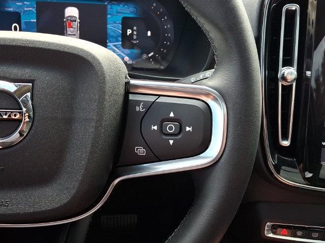 2025 Volvo XC40 B5 AWD Plus Bright Theme