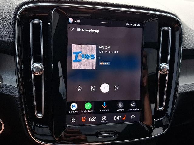 2025 Volvo XC40 B5 AWD Plus Bright Theme
