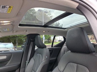 2025 Volvo XC40 B5 AWD Plus Bright Theme