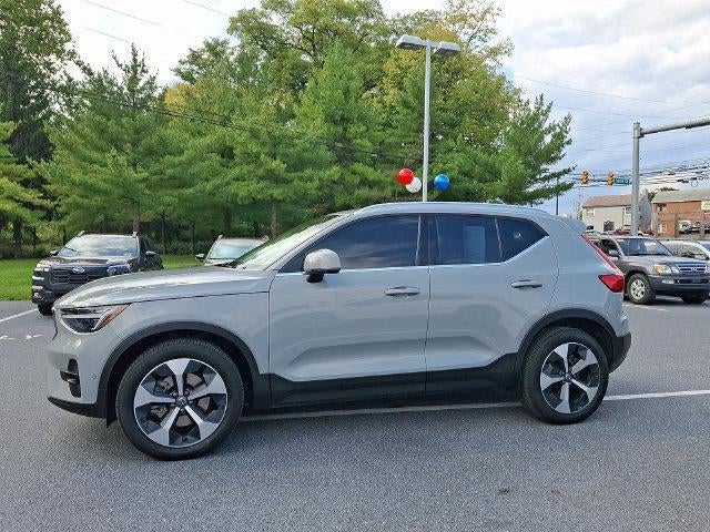 2025 Volvo XC40 B5 AWD Plus Bright Theme