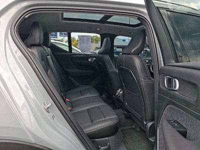 2025 Volvo XC40 B5 AWD Plus Bright Theme