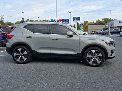 2025 Volvo XC40 B5 AWD Plus Bright Theme