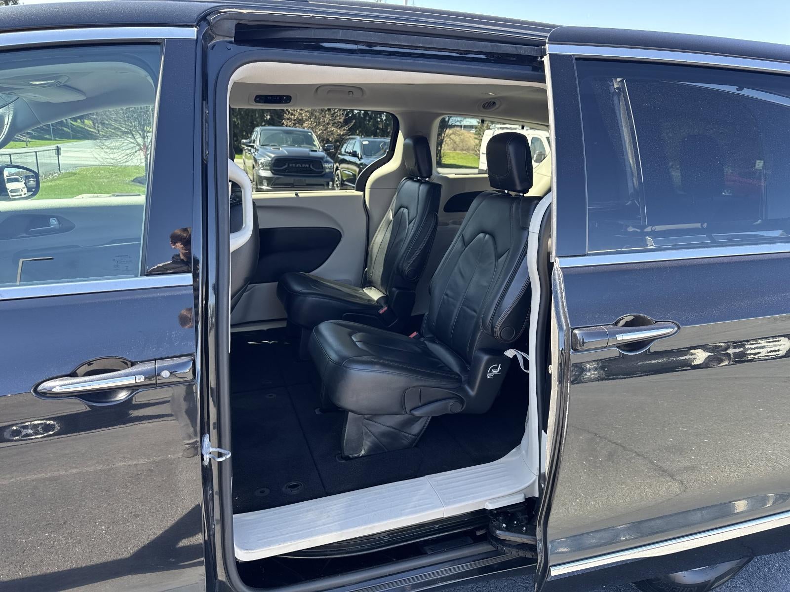 2017 Chrysler Pacifica Touring-L FWD