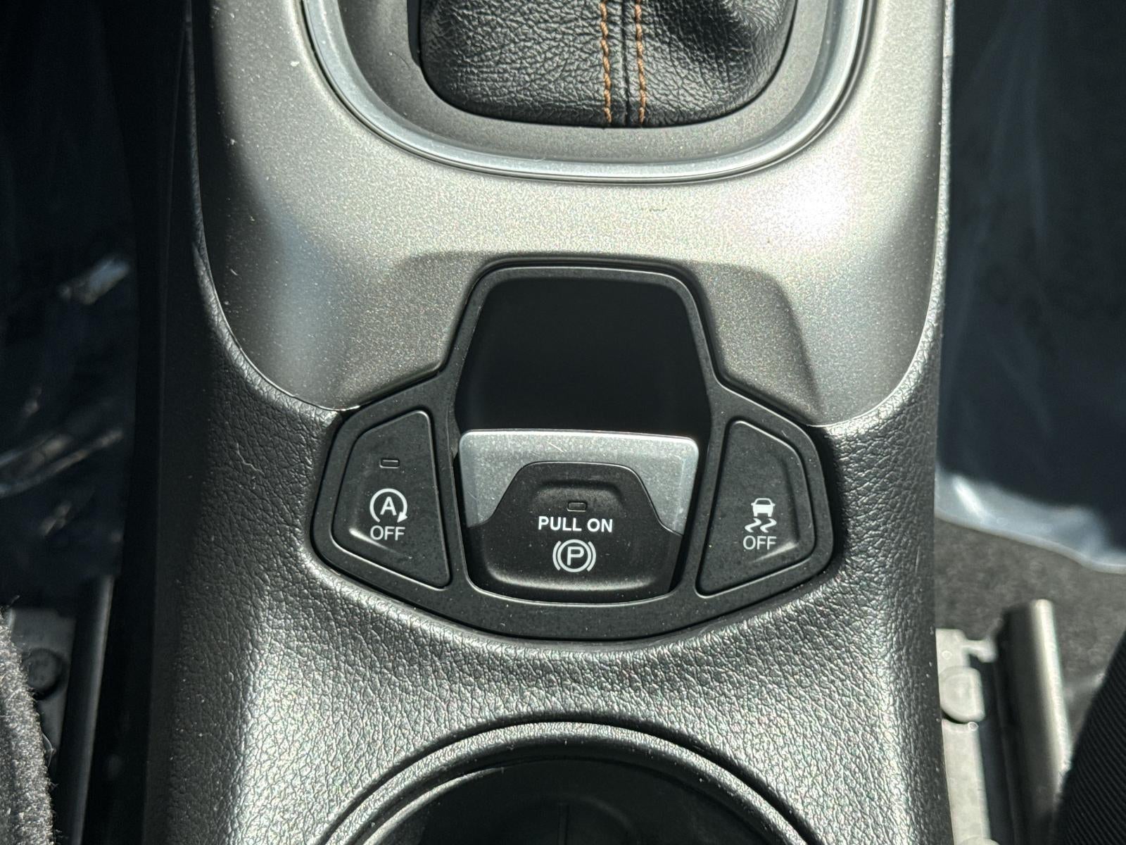 2020 Jeep Compass Latitude w/Sun/Safety Pkg 4x4