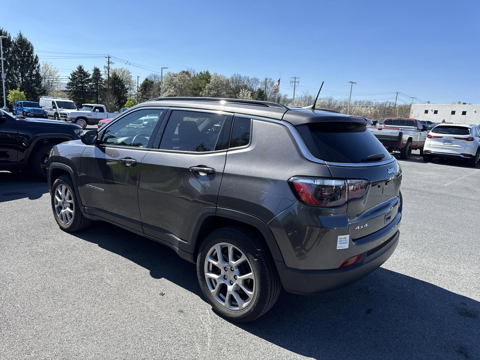 2022 Jeep Compass Latitude Lux