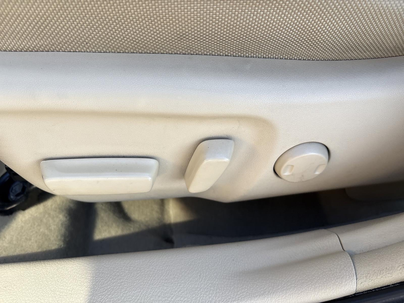 2017 Toyota Camry LE Auto (SE)