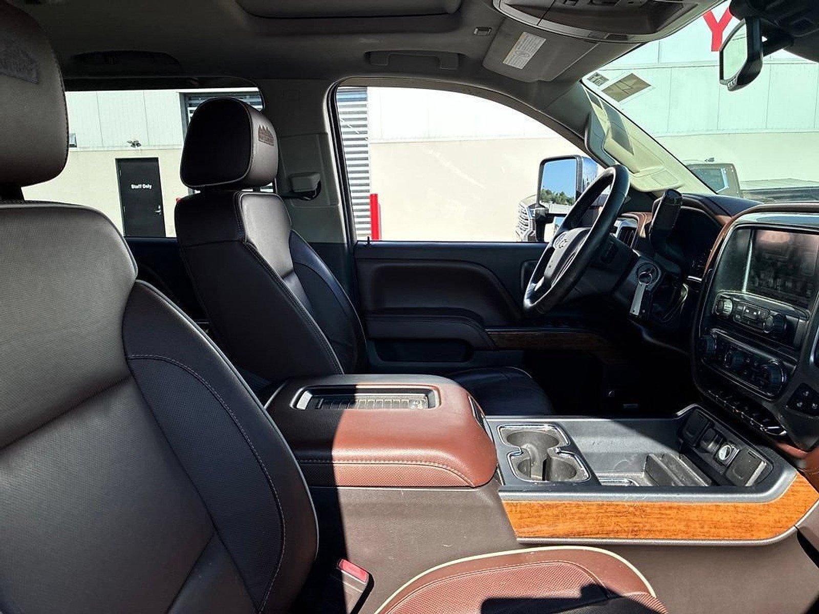 2016 Chevrolet Silverado 2500 HD Crew Cab Standard Box 4-Wheel Drive High Country