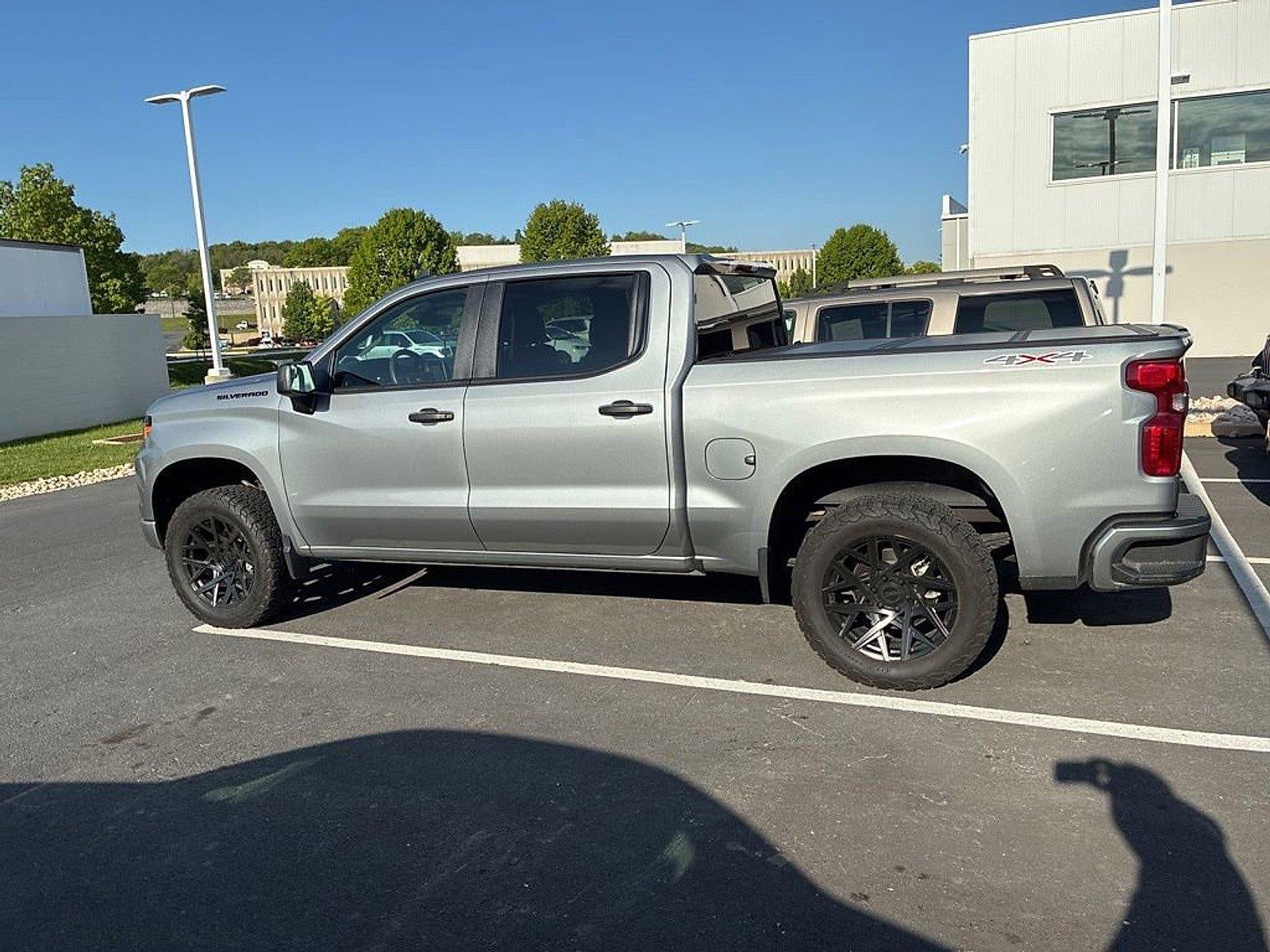 2023 Chevrolet Silverado 1500 Crew Cab Short Box 4-Wheel Drive Custom