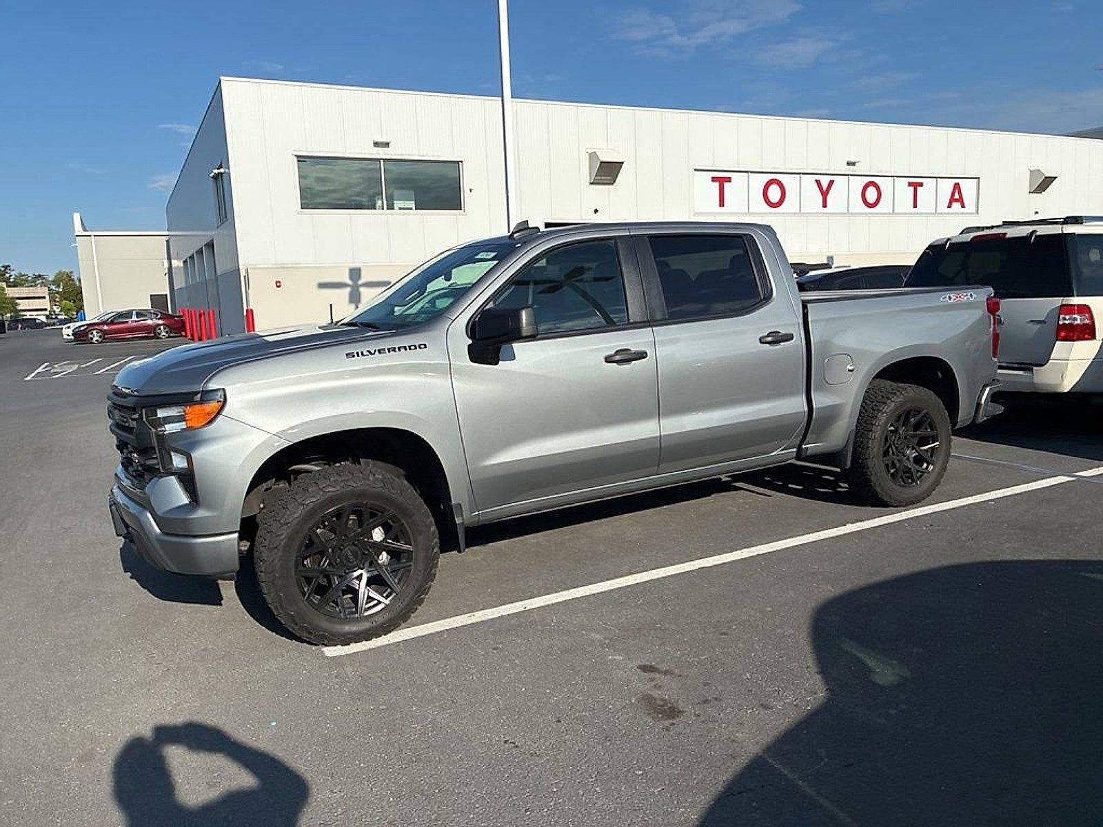 2023 Chevrolet Silverado 1500 Crew Cab Short Box 4-Wheel Drive Custom