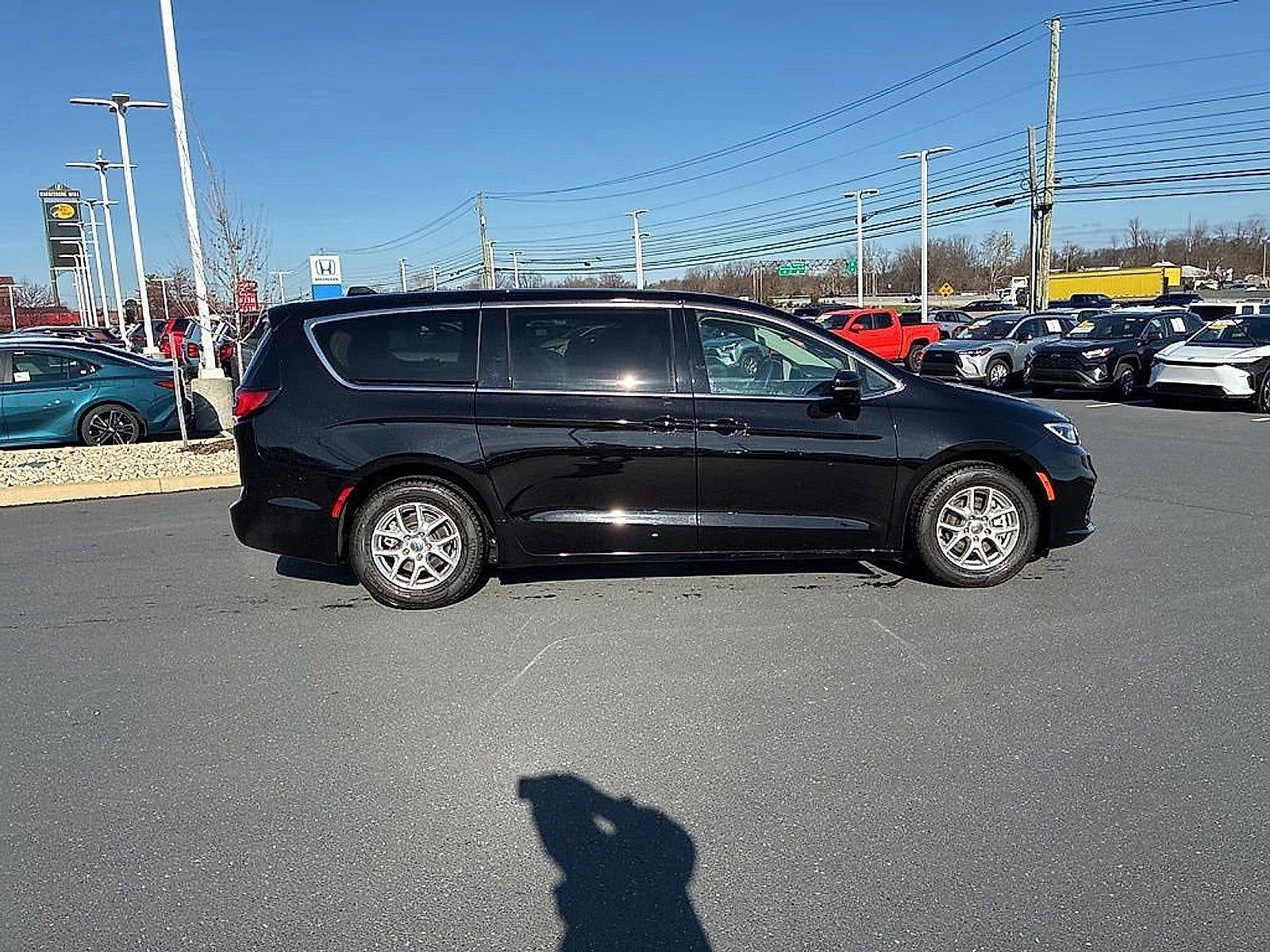 2024 Chrysler Pacifica Touring L FWD