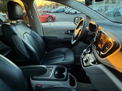 2023 Chrysler Pacifica Hybrid Touring L