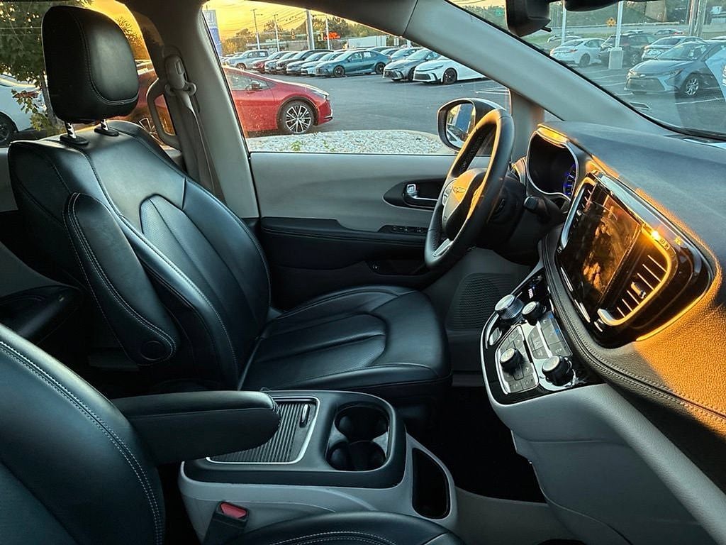 2023 Chrysler Pacifica Hybrid Touring L