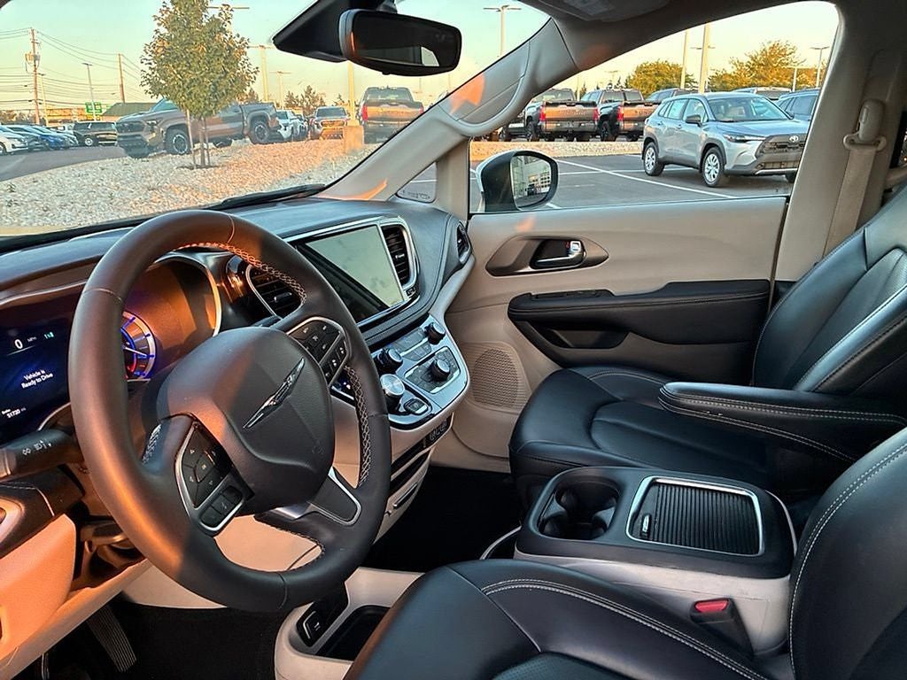 2023 Chrysler Pacifica Hybrid Touring L
