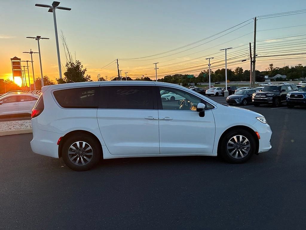 2023 Chrysler Pacifica Hybrid Touring L