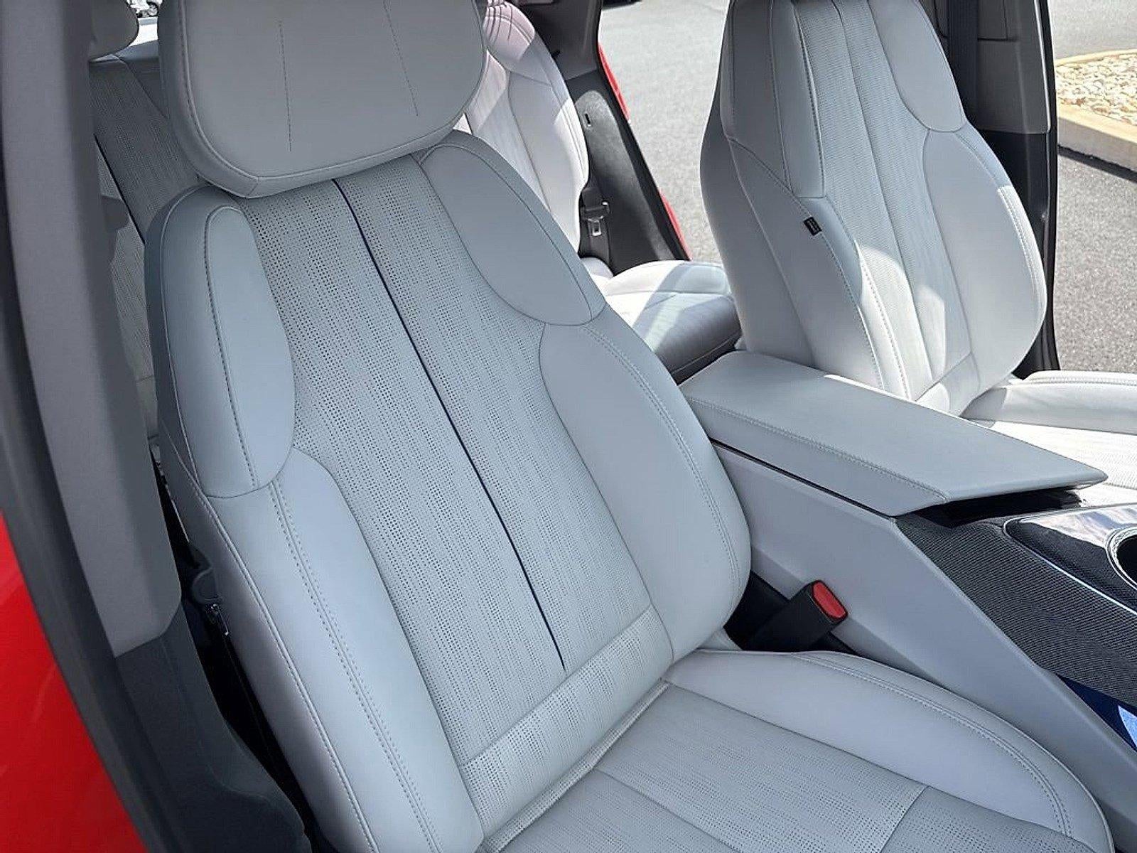 2025 Cadillac OPTIQ AWD 4dr Sport w/1SH