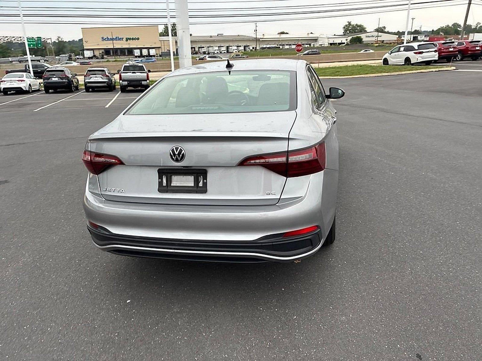 2024 Volkswagen Jetta SE Auto