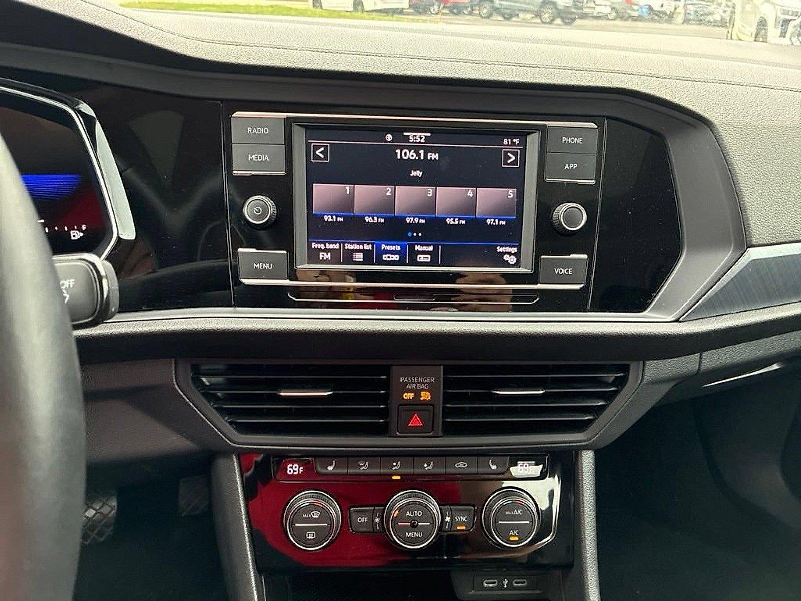 2024 Volkswagen Jetta SE Auto