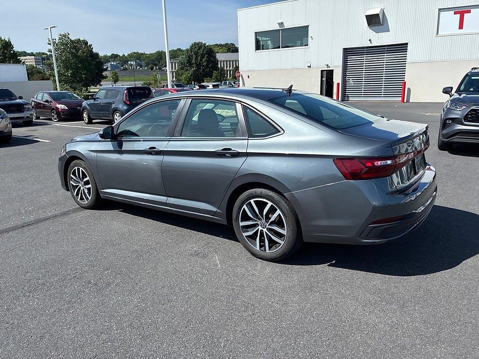 2025 Volkswagen Jetta SE Auto