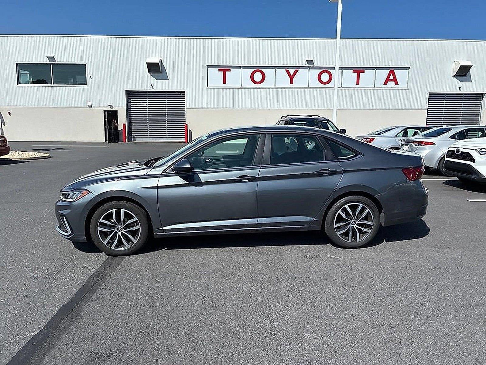 2025 Volkswagen Jetta SE Auto