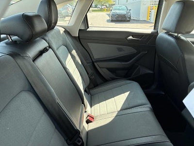 2025 Volkswagen Jetta SE Auto