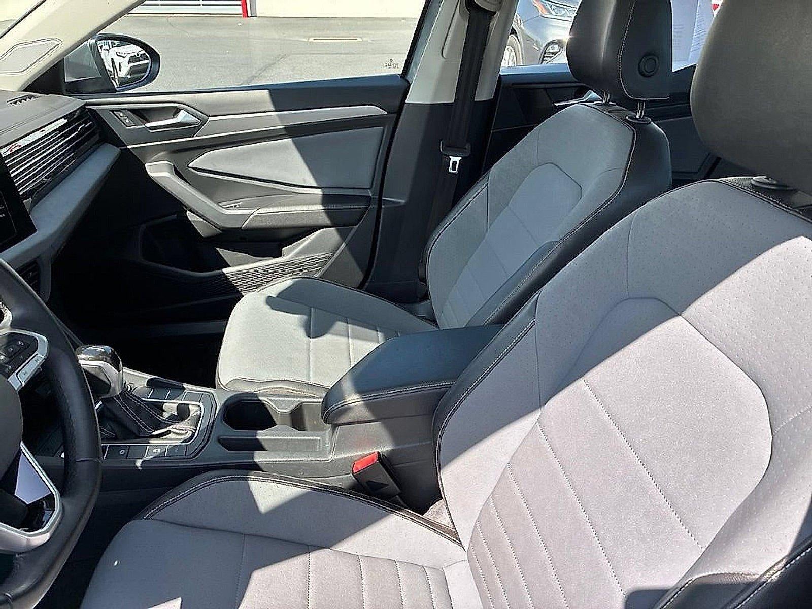 2025 Volkswagen Jetta SE Auto