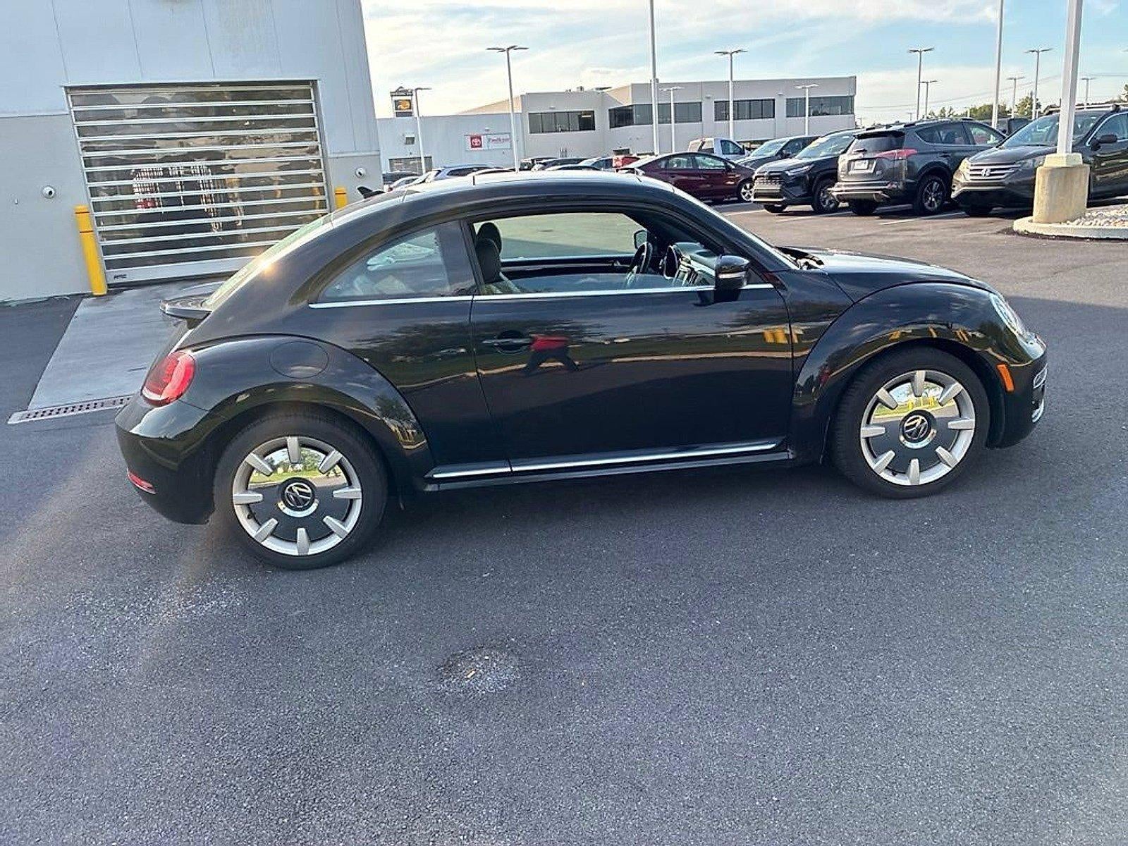 2019 Volkswagen Beetle SE Auto