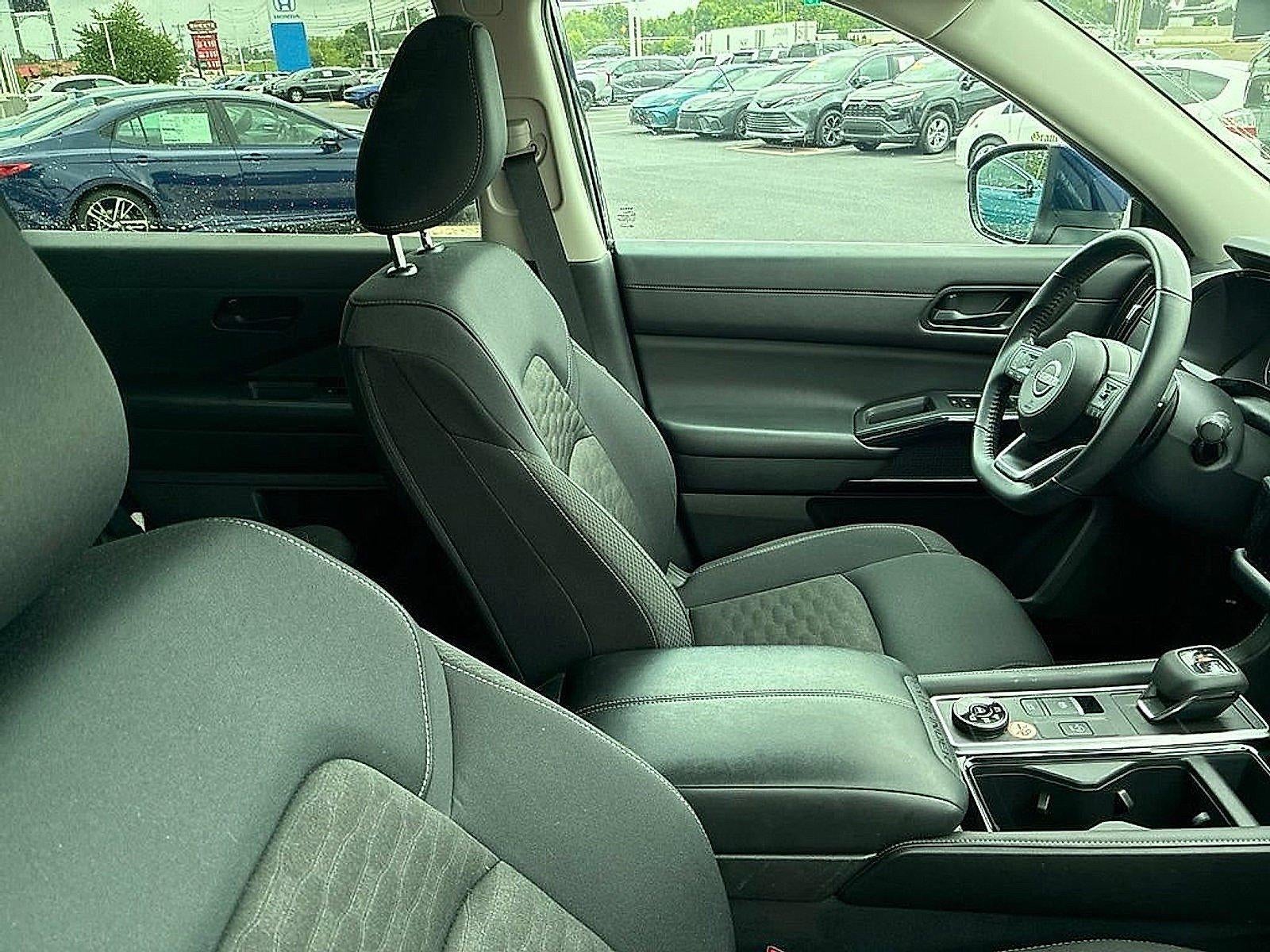 2025 Nissan Pathfinder SV 4WD