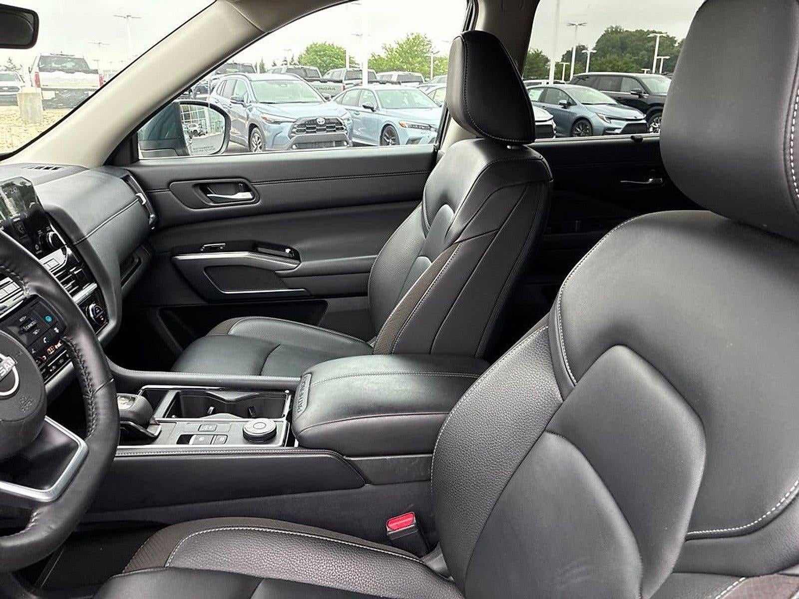 2025 Nissan Pathfinder SL 4WD