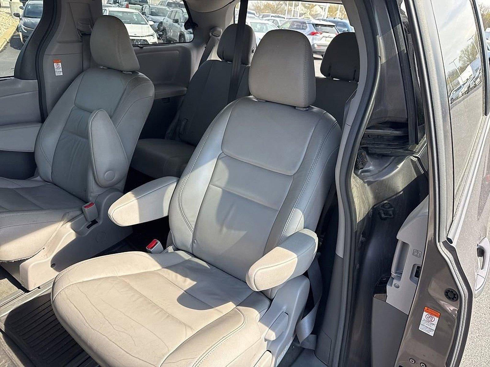 2017 Toyota Sienna Limited Premium AWD 7-Passenger (Natl)