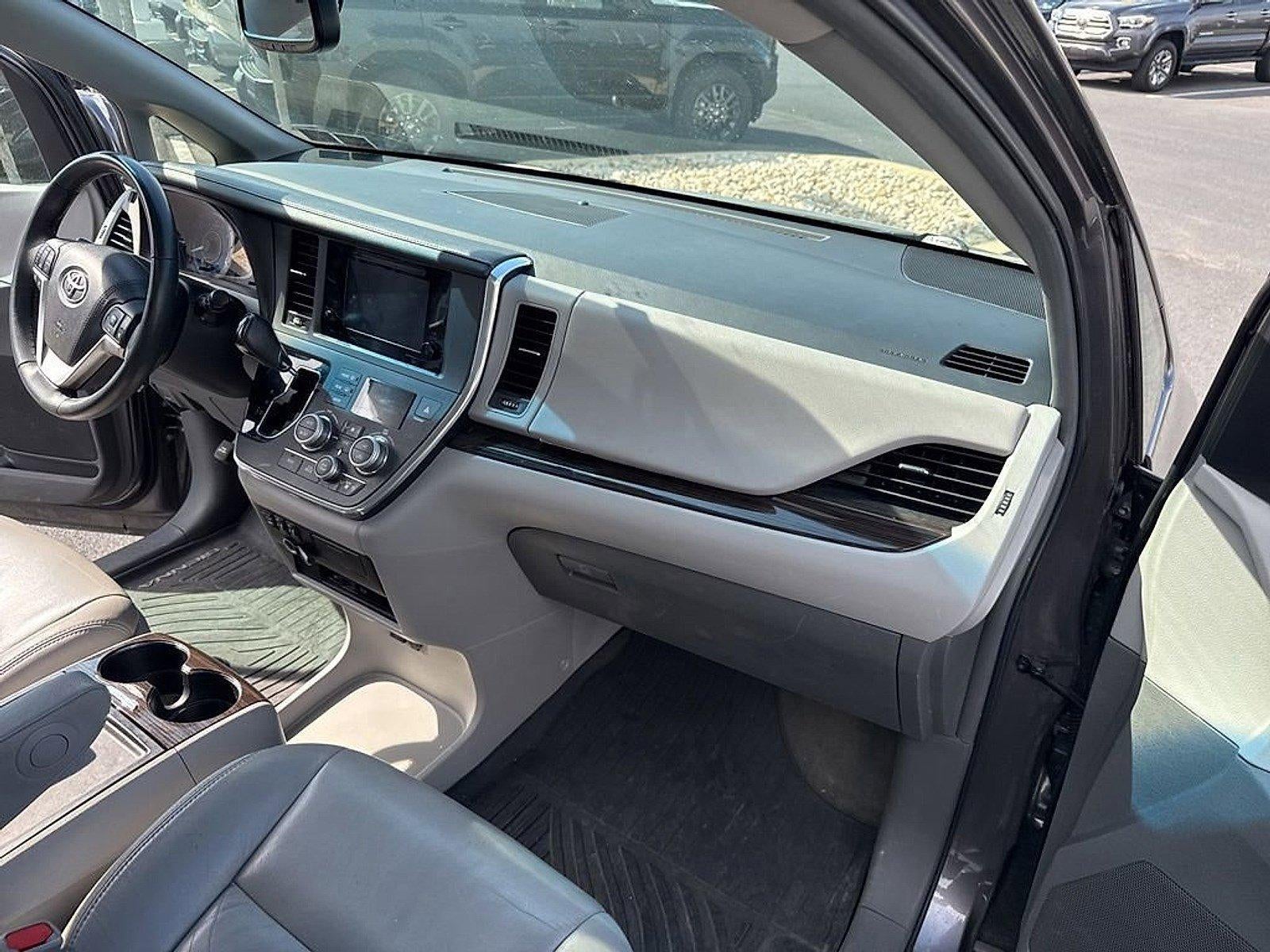 2017 Toyota Sienna Limited Premium AWD 7-Passenger (Natl)