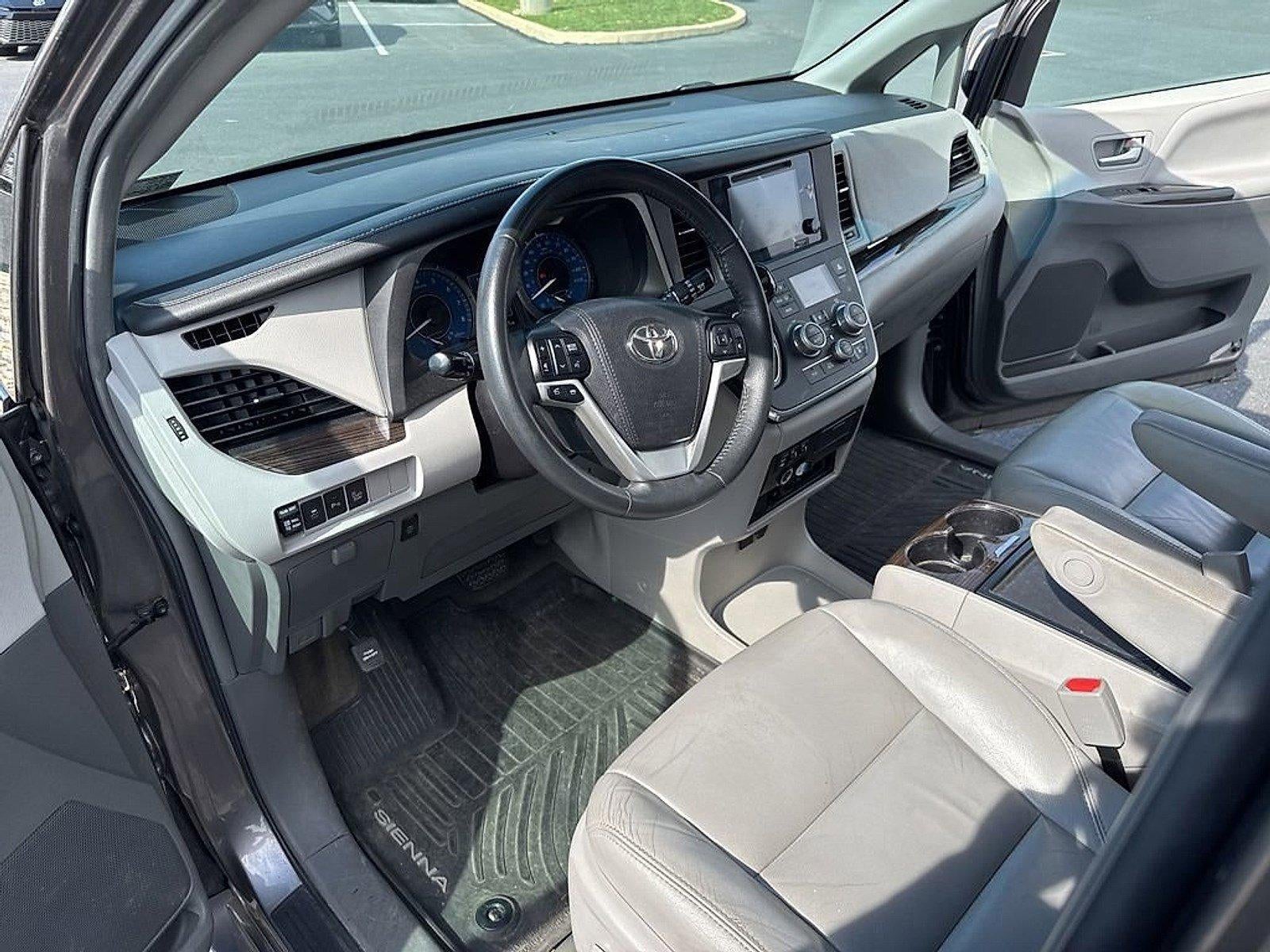 2017 Toyota Sienna Limited Premium AWD 7-Passenger (Natl)